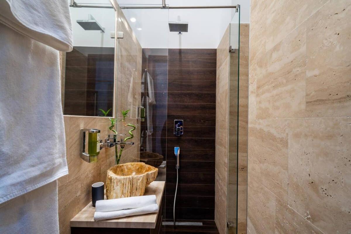 Central Luxy Design Apartment บูดาเปสต์ ภายนอก รูปภาพ