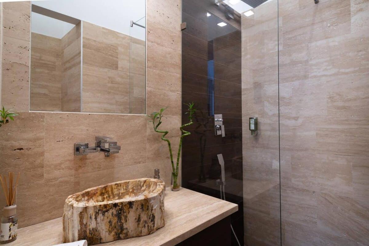 Central Luxy Design Apartment บูดาเปสต์ ภายนอก รูปภาพ
