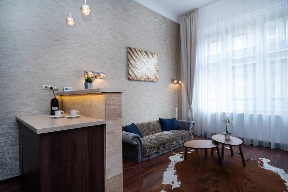 Central Luxy Design Apartment บูดาเปสต์ ภายนอก รูปภาพ