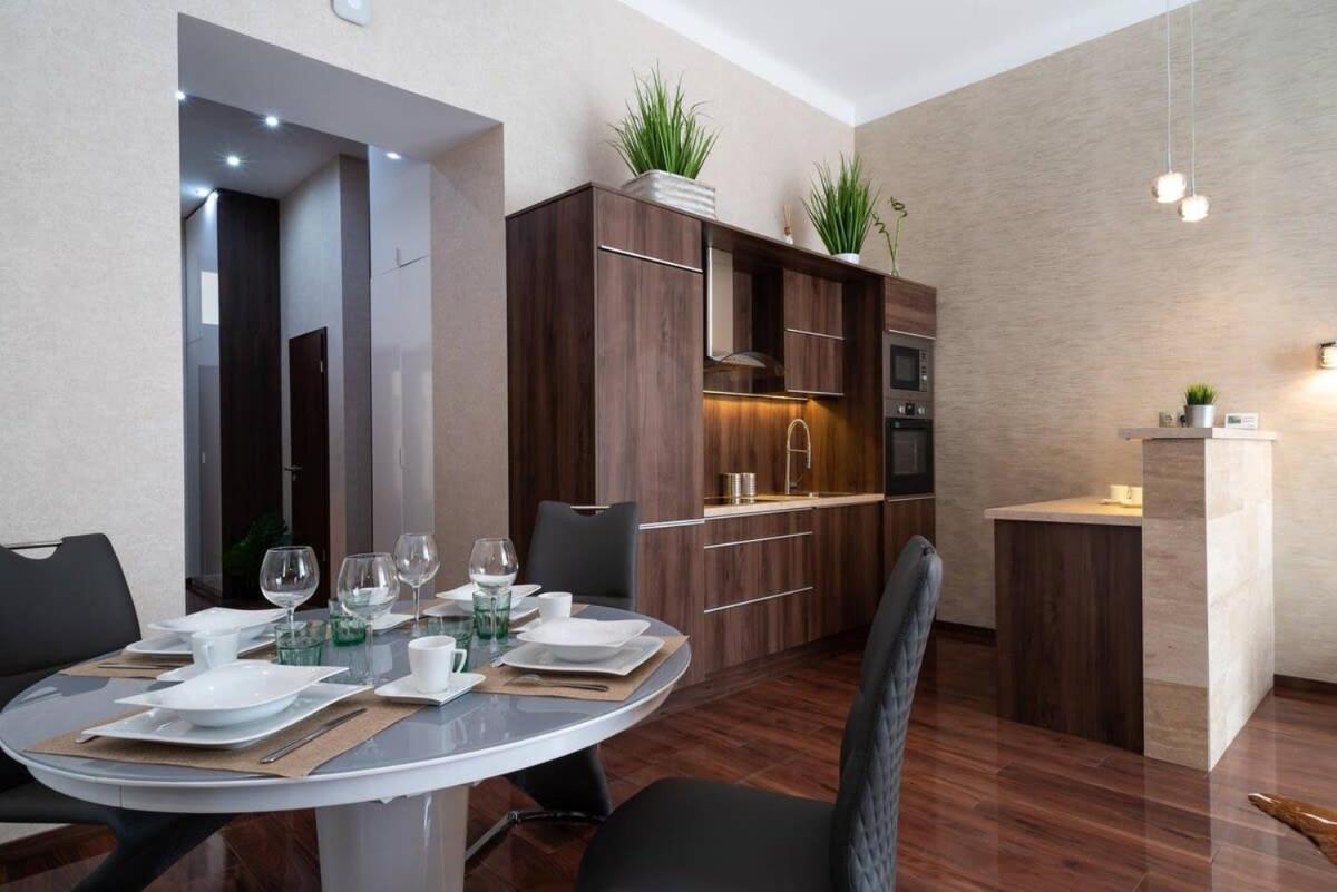 Central Luxy Design Apartment บูดาเปสต์ ภายนอก รูปภาพ