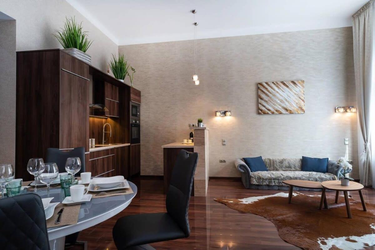 Central Luxy Design Apartment บูดาเปสต์ ภายนอก รูปภาพ