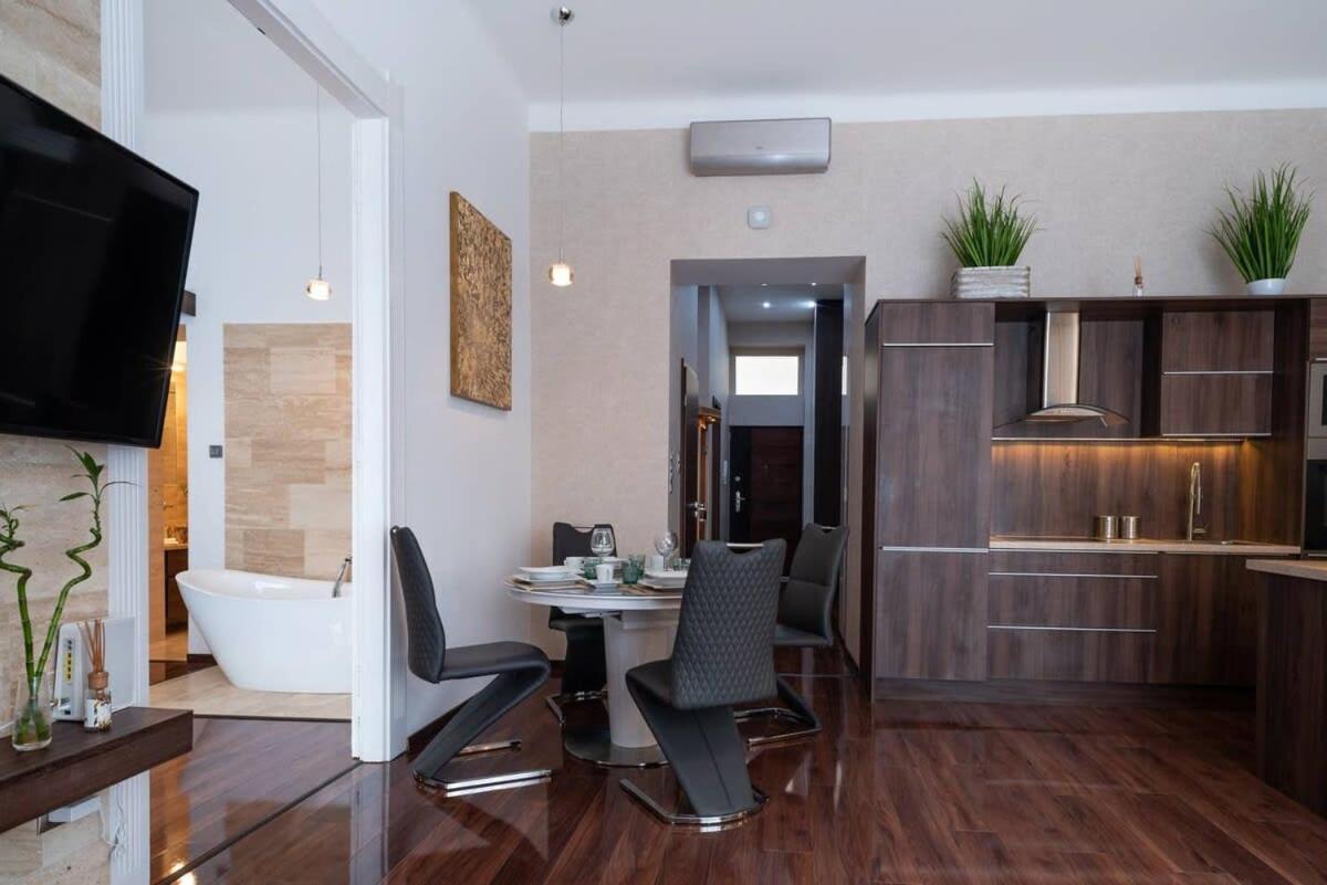 Central Luxy Design Apartment บูดาเปสต์ ภายนอก รูปภาพ