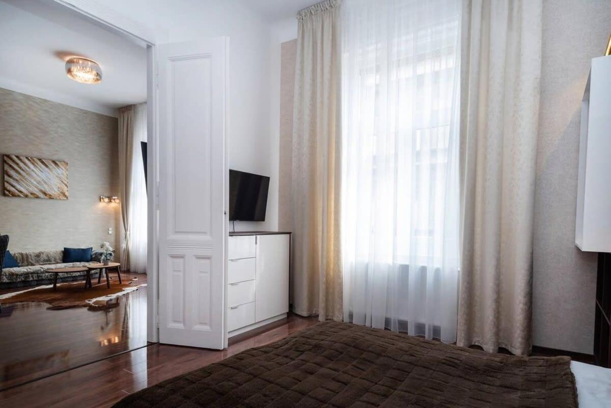 Central Luxy Design Apartment บูดาเปสต์ ภายนอก รูปภาพ