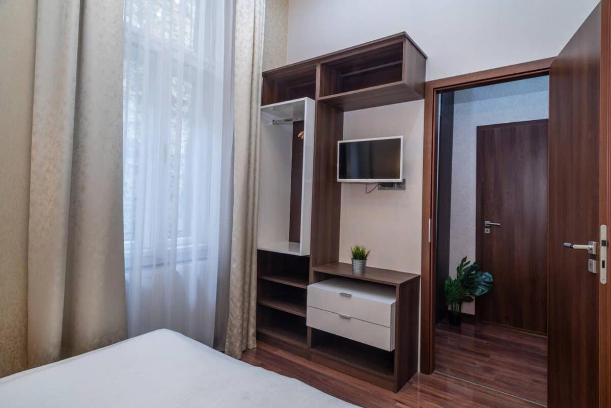Central Luxy Design Apartment บูดาเปสต์ ภายนอก รูปภาพ