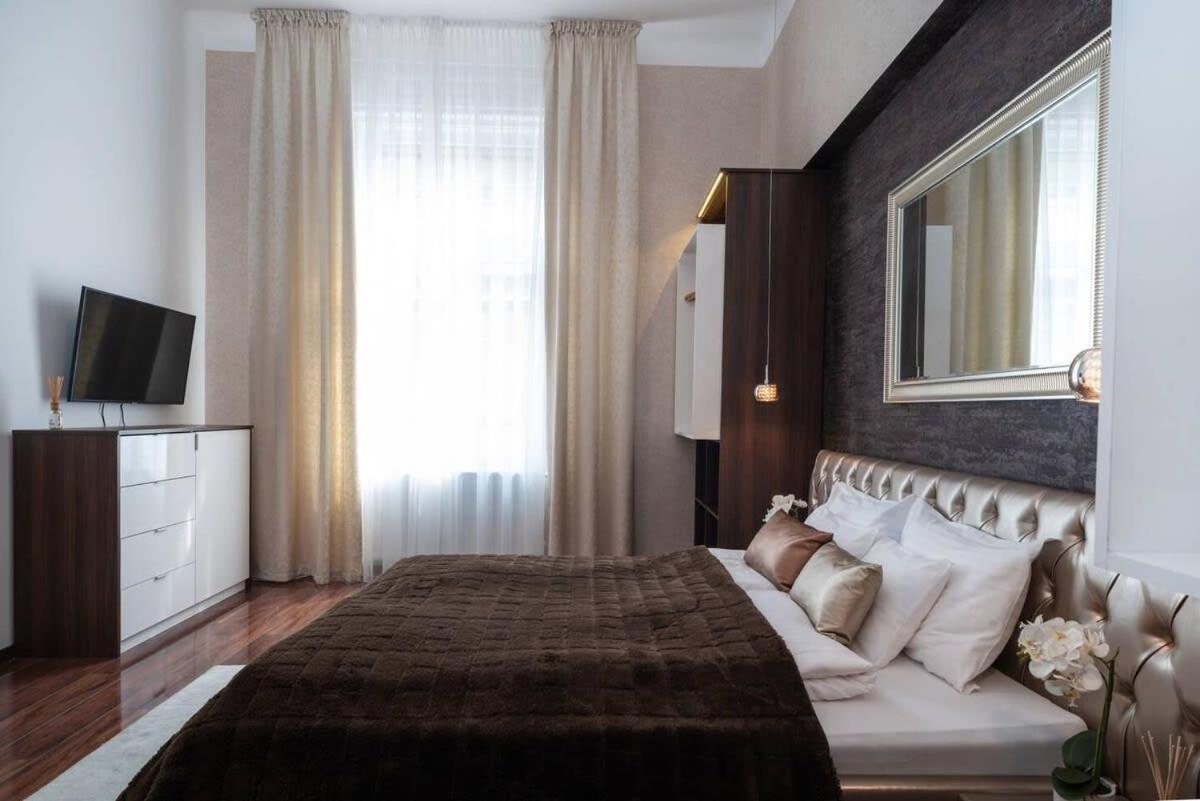 Central Luxy Design Apartment บูดาเปสต์ ภายนอก รูปภาพ