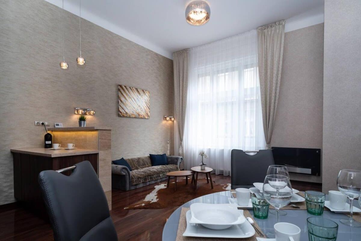 Central Luxy Design Apartment บูดาเปสต์ ภายนอก รูปภาพ